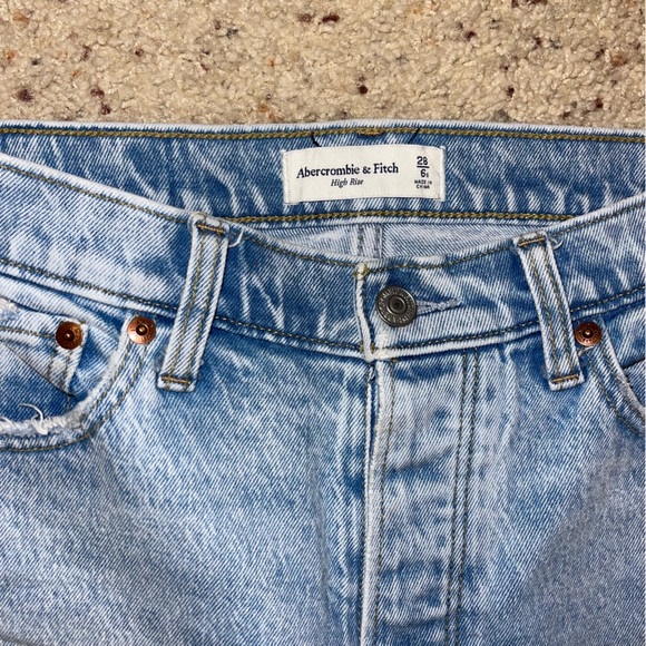 A&F High Rise Distressed Light Wash Straight Leg Jeans Size 28 - Picture 2 of 5